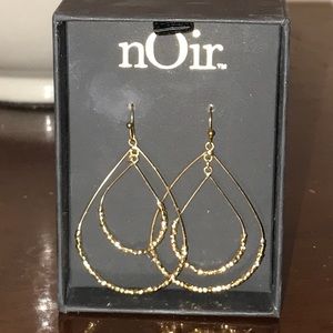nOir earrings